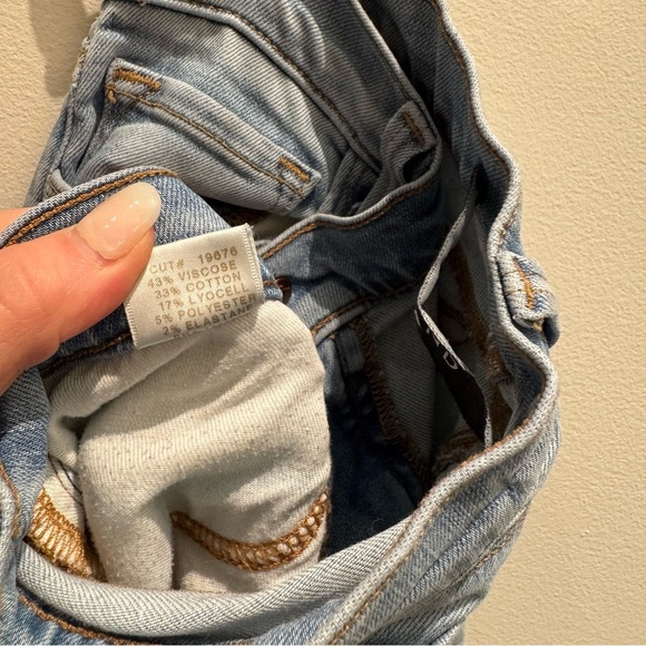 J Brand Women's Light Blue Jeans Capri Beyond Size 26 - Picture 8 of 9